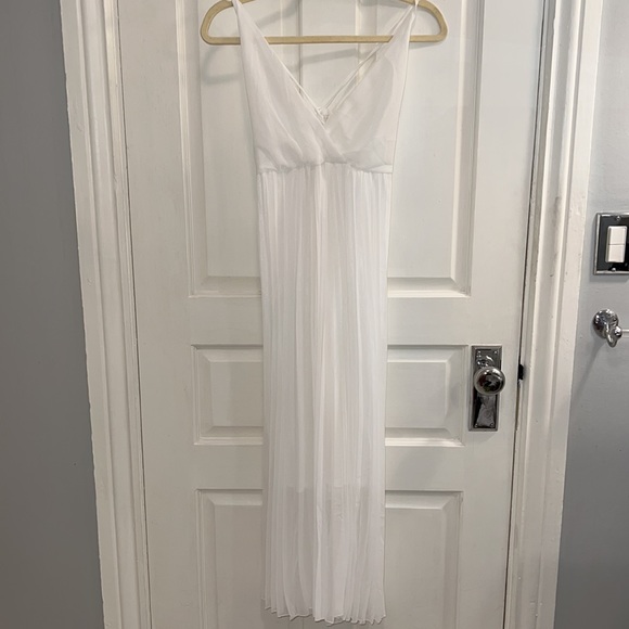 Simple white dress - perfect for a beach cover up - Picture 3 of 8